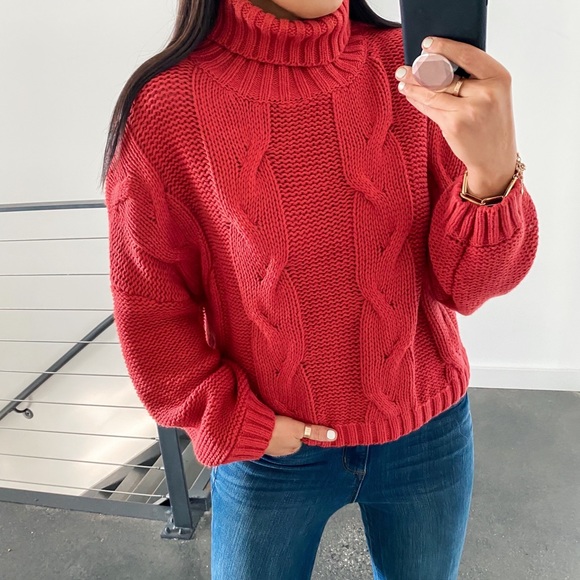 Sweaters - sweater small